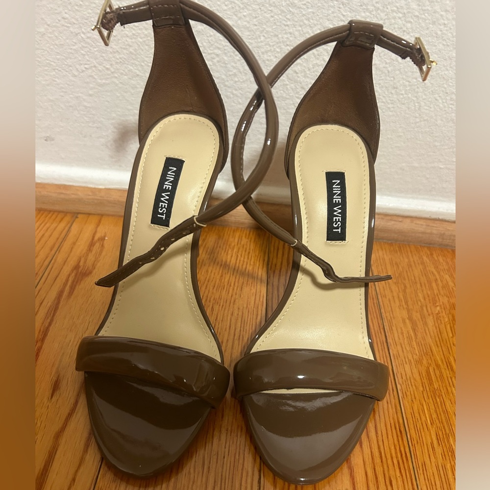 Nine West Mocha Women's Sandals. Size 5